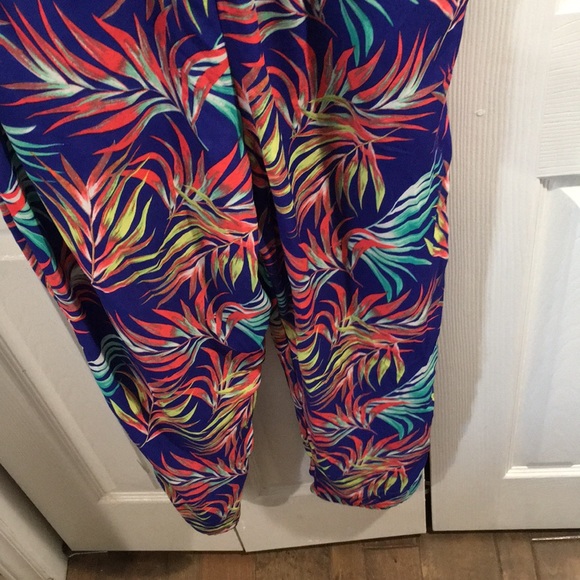 Tropical floral romper, size Large. - Picture 2 of 4